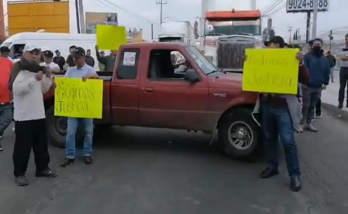 Los manifestantes utilizaron pipas y unidades de transporte para evitar el paso de los automotores / Foto: Especial