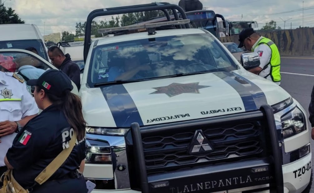 Elementos de emergencia y Guardia Nacional abanderan la zona del accidente en la autopista México-Pachuca. Foto Especial