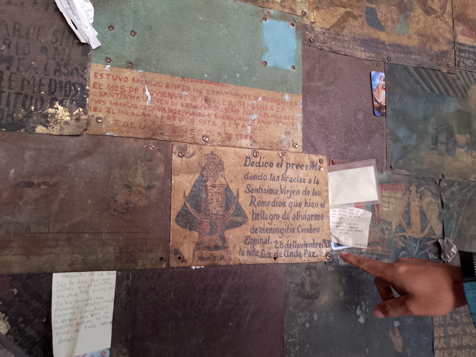 Los exvotos son testimonios de fe y devoción con valor histórico y artístico. Foto Rebeca Jiménez