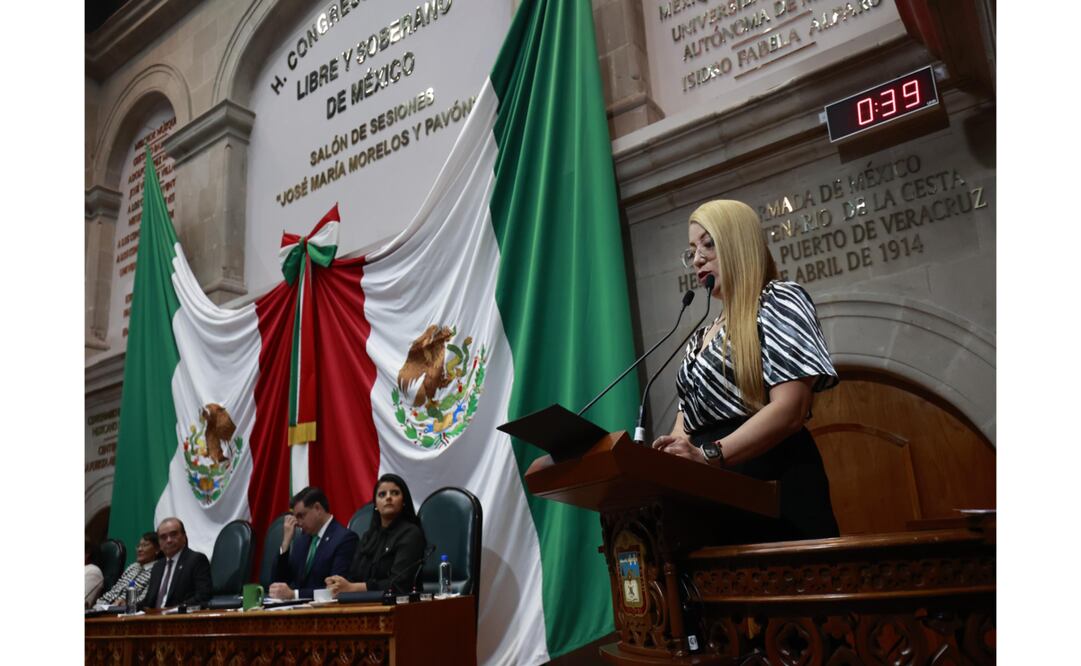 El gobierno del Estado de México trabaja para ofrecer servicios dignos, humanizados y de calidad en el sistema de salud, expuso la secretaria de Salud, ante el Pleno de la LXII Legislatura. Foto: Alejandro Vargas