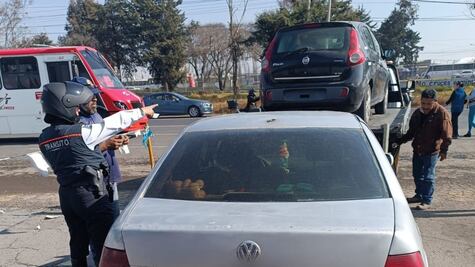 Toluca retira más de 30 vehículos en operativo sorpresa contra el caos vial en el Mercado de Palmillas