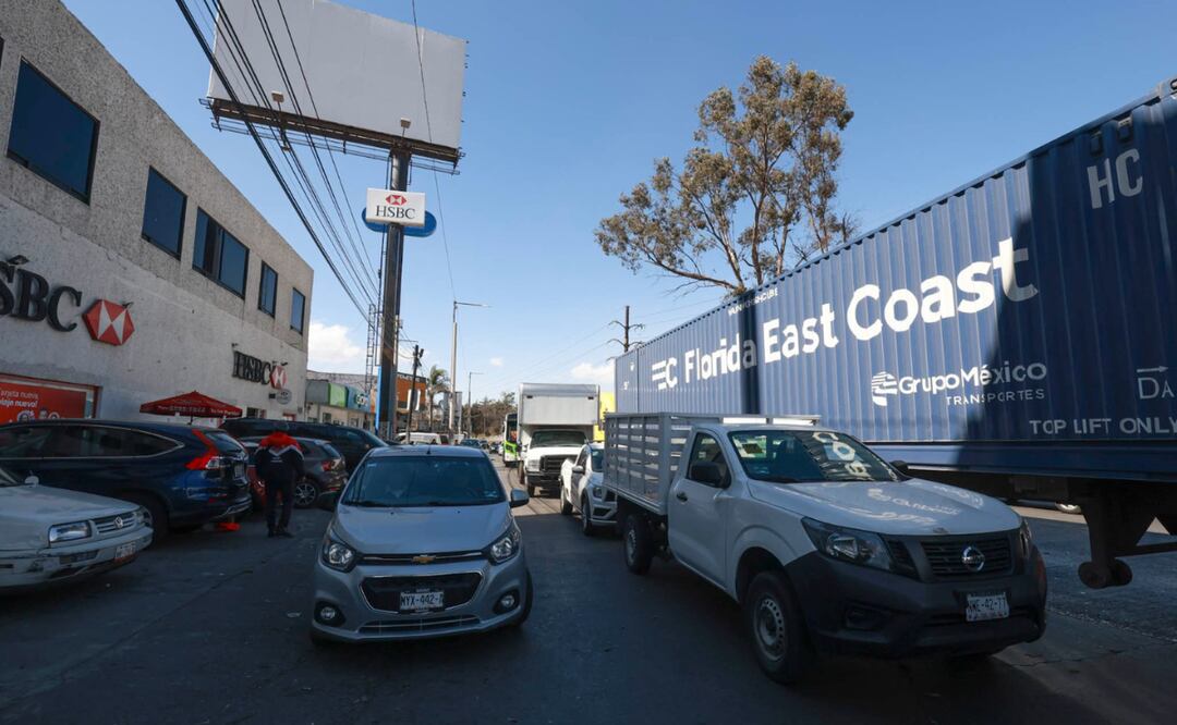 Vehículos con engomado amarillo y terminación de placa 5 y 6 no circulan este lunes en CDMX y Edomex. Foto: Alejandro Vargas