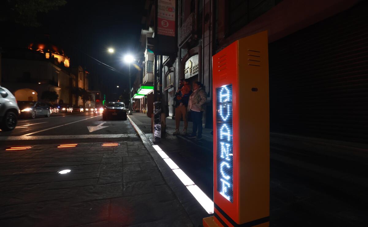 Los cruces inteligentes están ubicados en por lo menos ocho puntos del centro de Toluca / Foto Alejandro Vargas