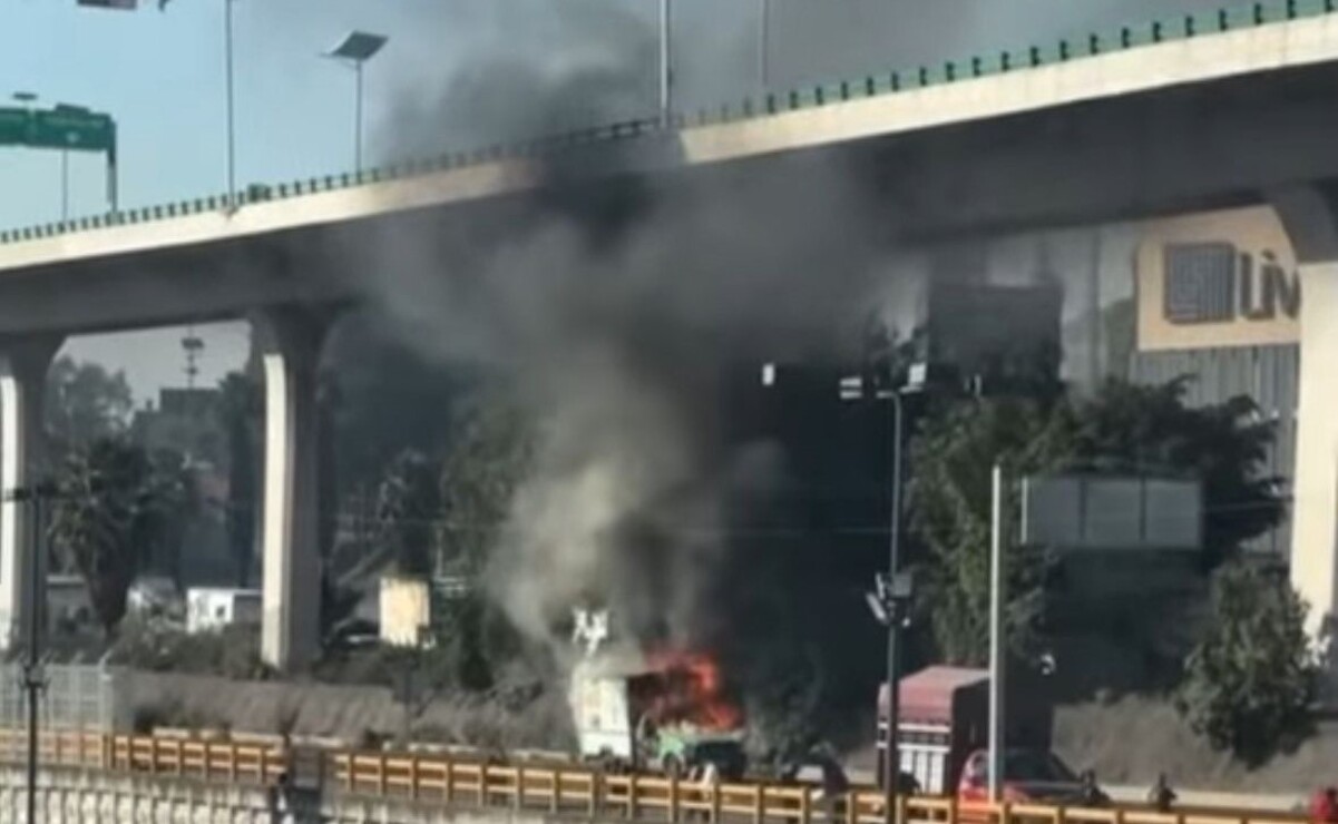 Se incendia camioneta en la México-Querétaro a la altura de Cuautitlán Izcalli