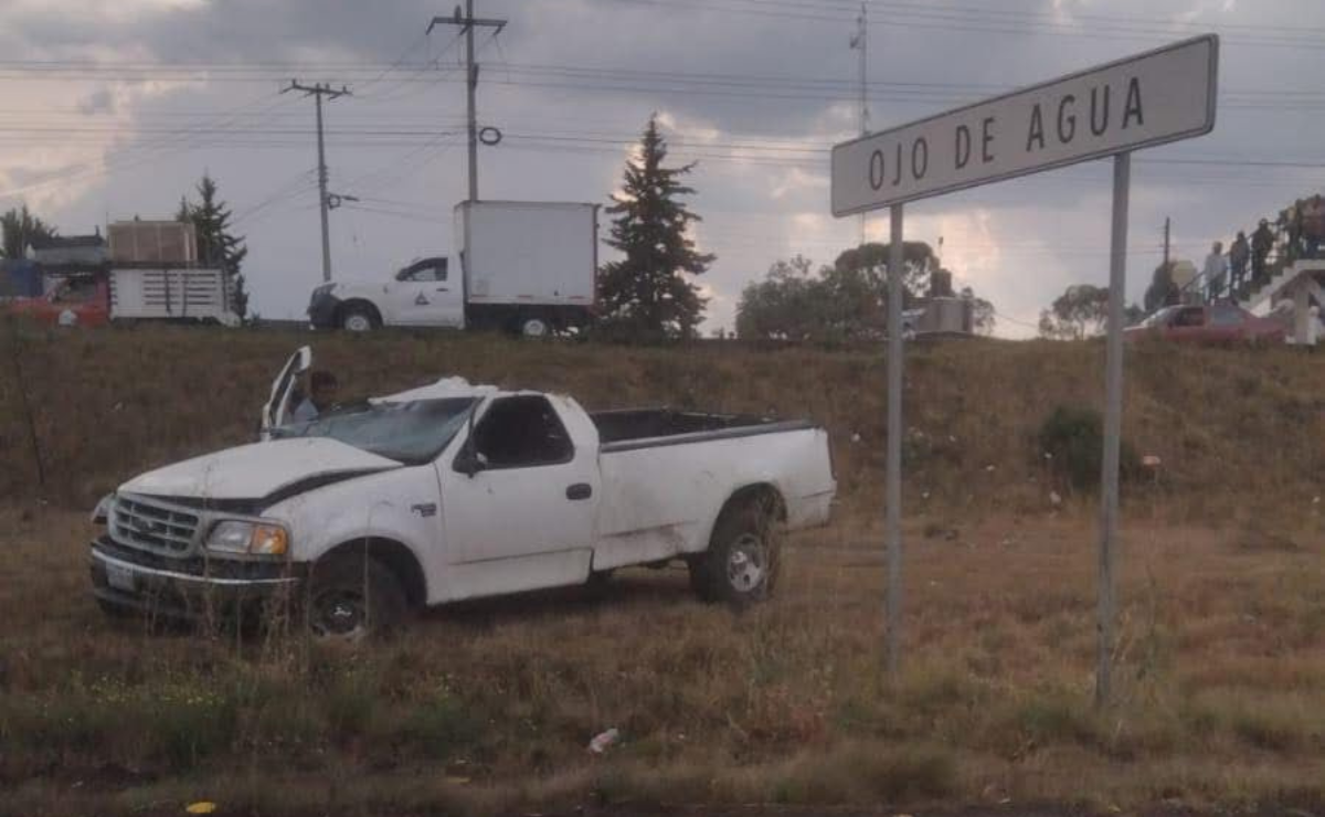 La volcadura de un tráiler provocó el cierre parcial de la autopista Ixtlahuaca-Atlacomulco, generando caos vial Foto: Especial