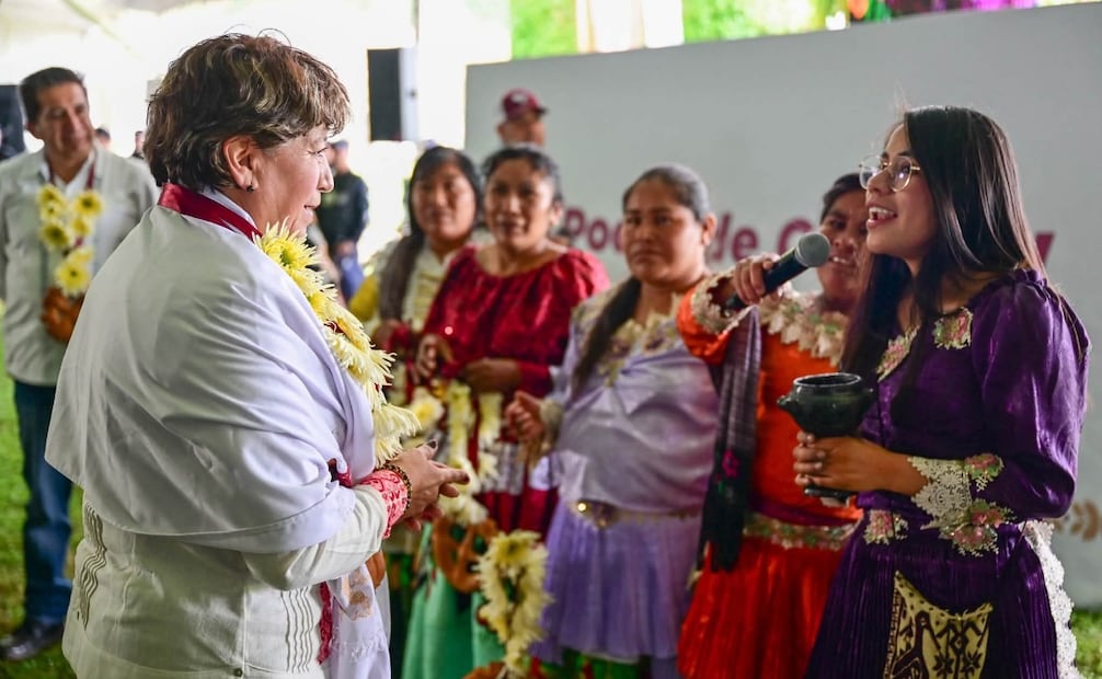 Cientos de mexiquenses se dieron cita para escuchar el primer Informe Regional de rendición de cuentas del gobierno estatal. Foto Especial