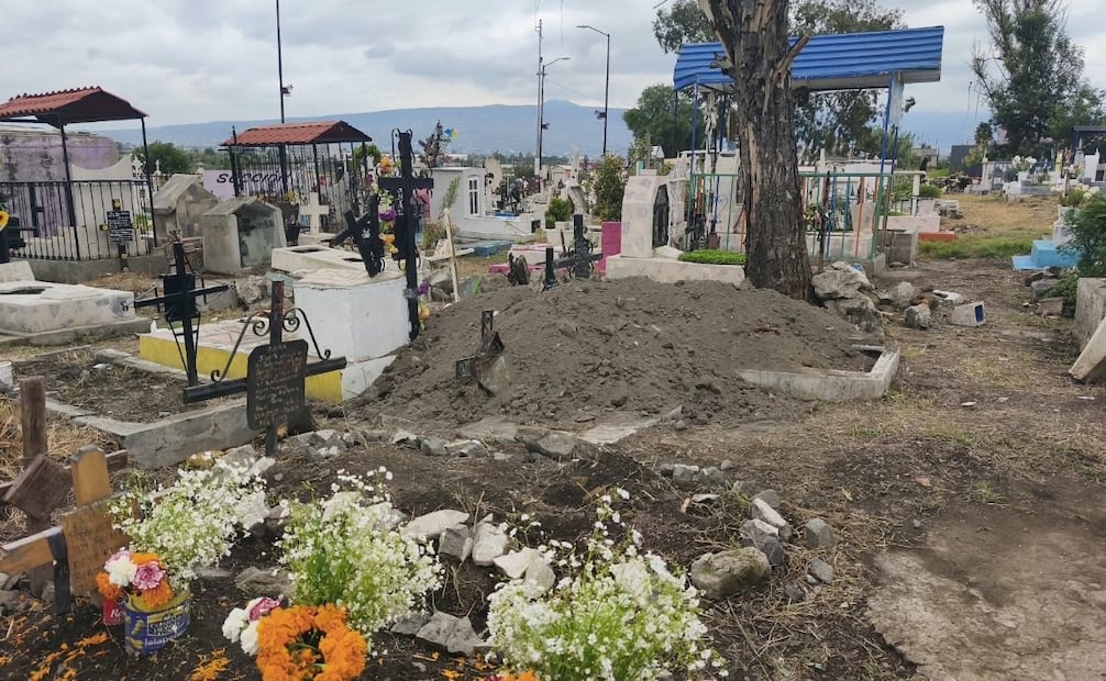 En Valle de Chalco existen 15 mil 230 fosas cuyos datos se han perdido o se desconoce a quiénes pertenecieron. Foto Emilio Fernández / El Universal