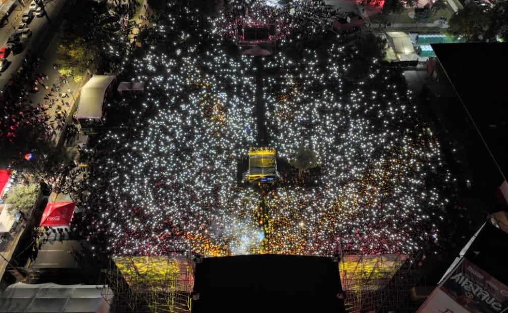 Santa Fe Klan conectó con sus seguidores durante su presentación en la Feria y Festival Cultural Alfeñique 2026. Foto especial