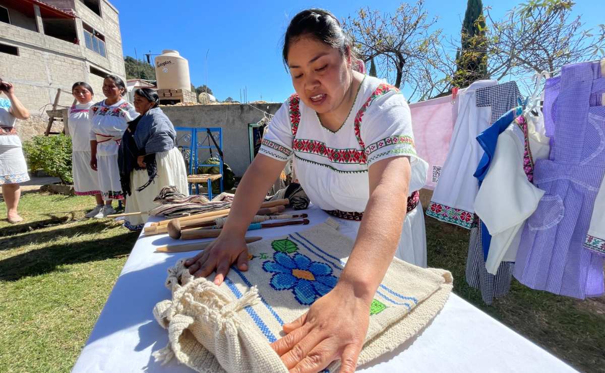 En Acambay un grupo de artesanas trabajan para rescatar la tradición ancestral de este tejido Foto: Michelle Sánchez