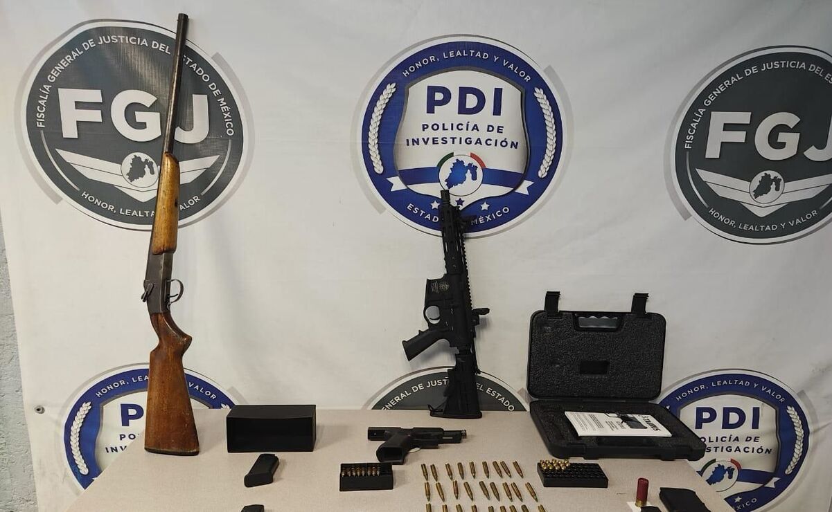 Dentro del domicilio en Chapultec donde se realizó el cateo, los elementos de seguridad encontraron armas de fuego. Foto: Especial.