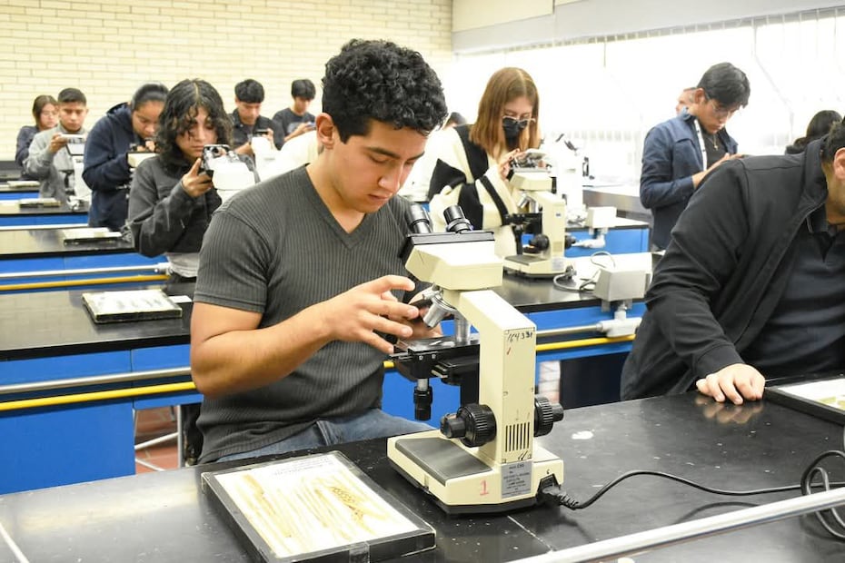 Las actividades en la sede principal continúan de forma presencial, aunque se autorizó la justificación de faltas por riesgo de traslado. Foto Especial