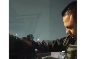 Policías de Nezahualcóyotl evitan tragedia y rescatan a hombre que intentó arrojarse de un puente