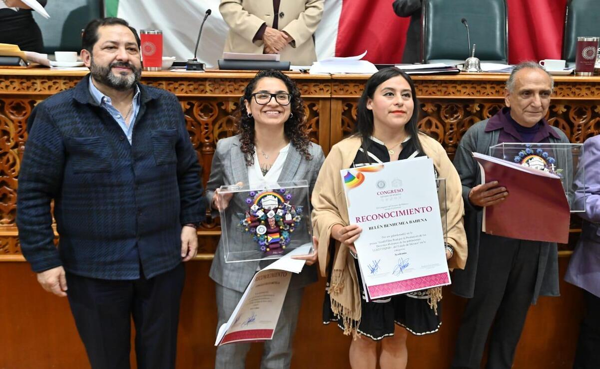 Las personas galardonadas recibieron una pieza artesanal: un Árbol de la Vida, en el que artesanos plasmaron simbolismos representativos de la comunidad. Foto: Especial