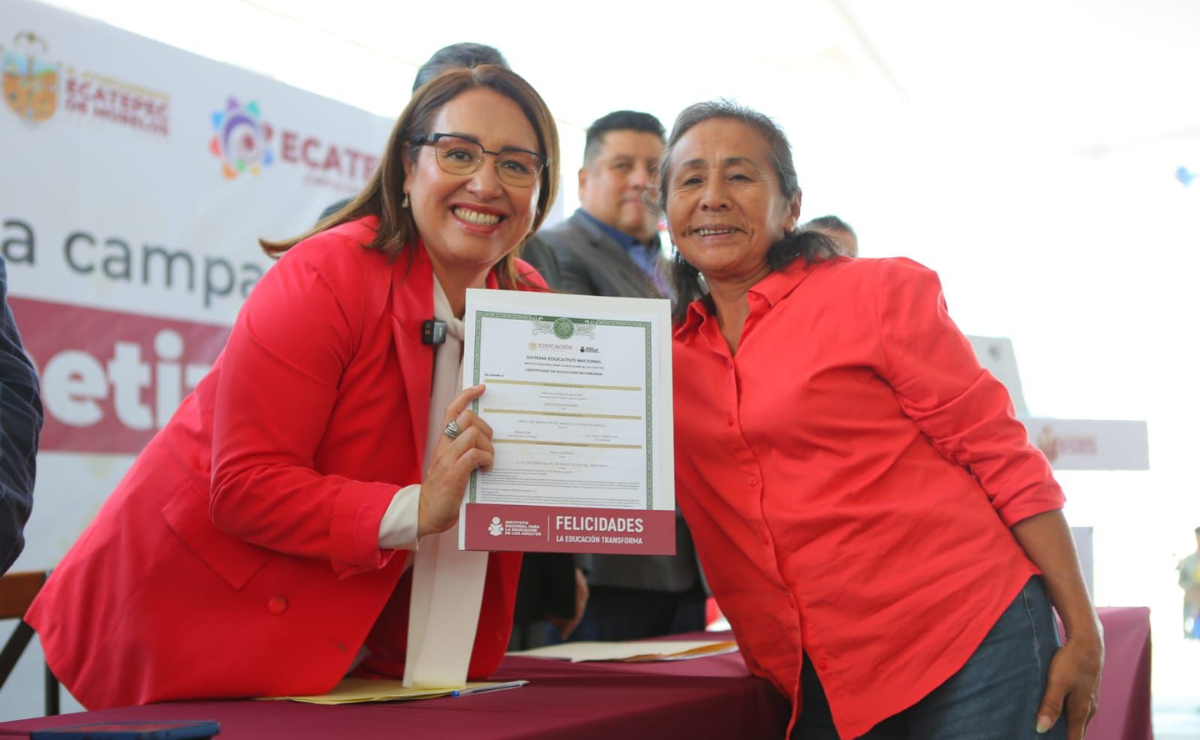 Entrega de certificados marca el inicio de la lucha contra el analfabetismo en Ecatepec. Foto: Especial