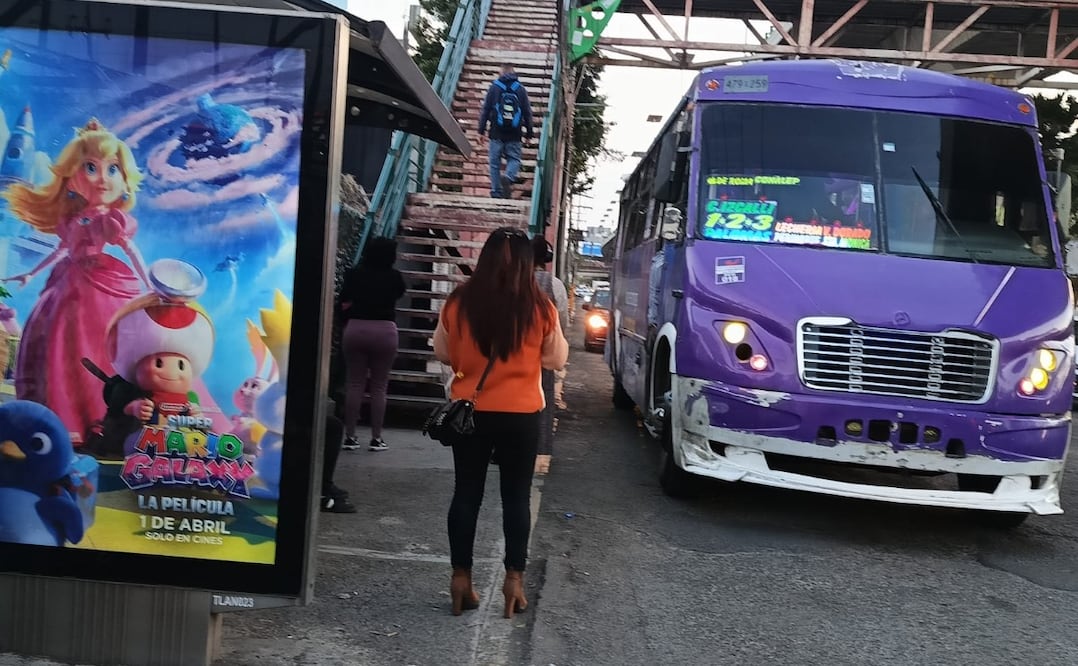 A pesar de las promesas gubernamentales de facilitar la regularización, líderes transportistas señalan que los nuevos requisitos complican los trámites. Foto Gisela González / El Universal