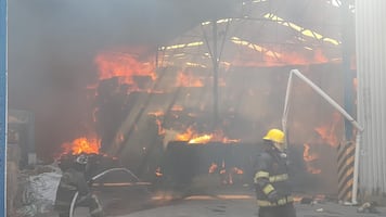 Incendio consume bodega de pastura en Acolman y moviliza a bomberos de cuatro municipios