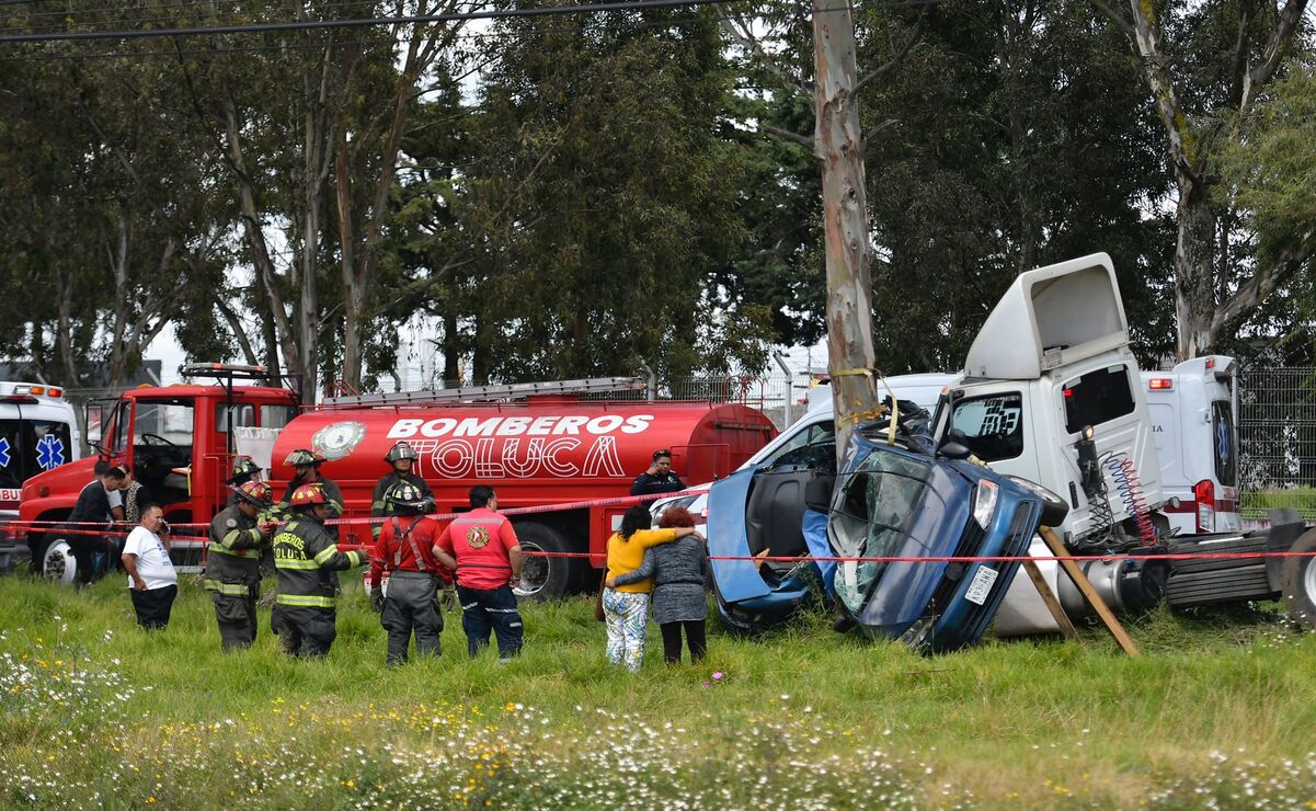 El lugar fue acordonado por elementos de la Secretaria de Seguridad del Estado de México (SSEM) y de la policía municipal / Foto Arturo Hernández