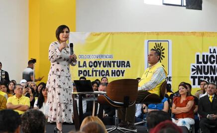 Edomex: Perredistas mexiquenses arropan a Rosario Robles Berlanga en su retorno político