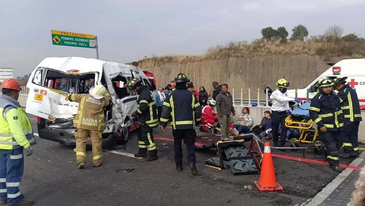El choque ocurrió a la altura del kilómetro 37+400, en la zona de UPSE, donde estuvieron involucradas una combi de transporte público, una camioneta y un vehículo particular. Foto: especial