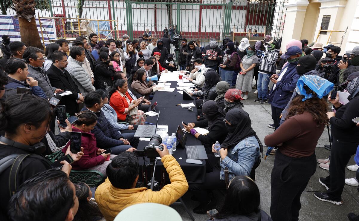 Mesa de diálogo / Foto Arturo Hernández
