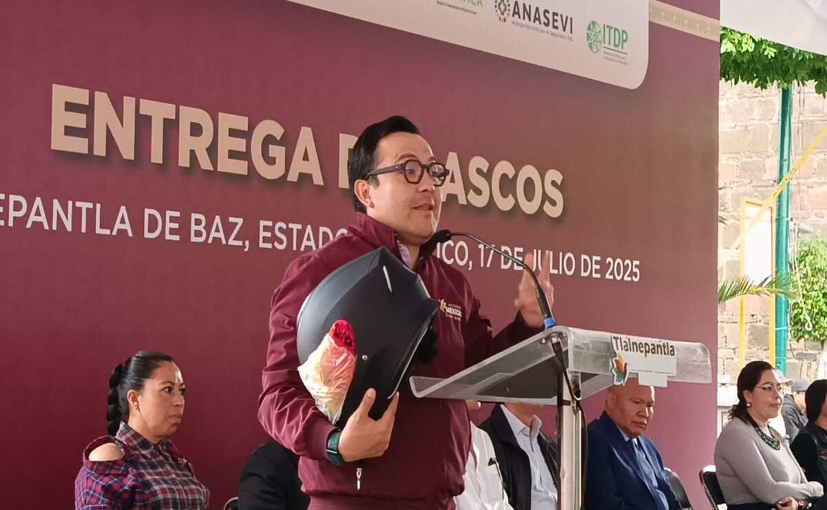¡Edomex refuerza seguridad vial!: Entrega Movilidad 2 mil cascos certificados a motociclistas