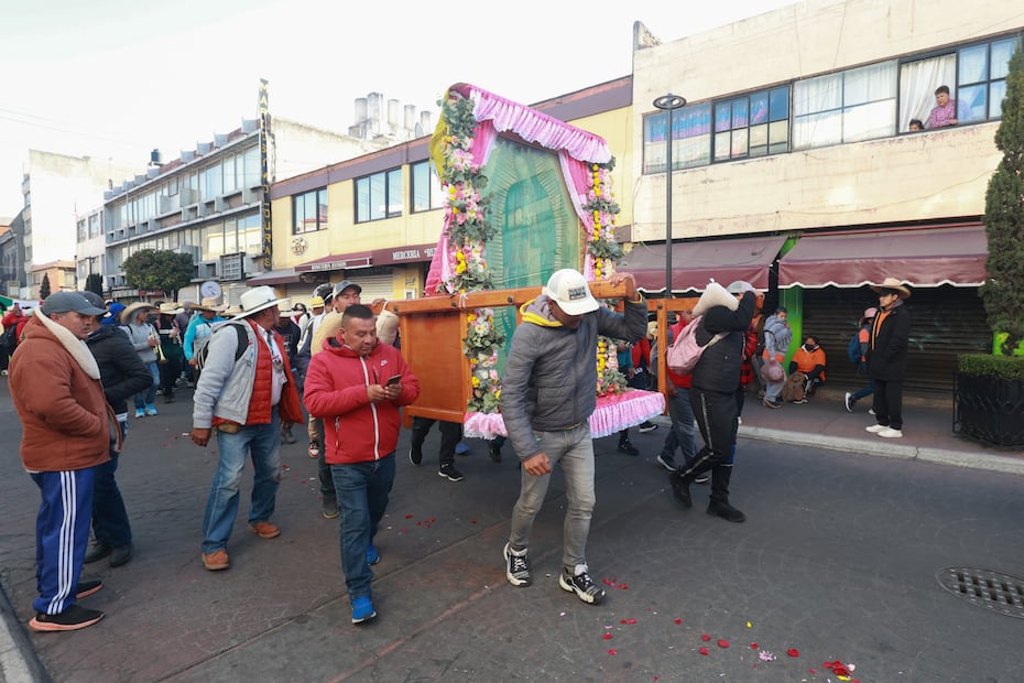 En el trayecto, elementos de Protección Civil, Cruz Roja Mexicana y cuerpos de seguridad vial, estatal y municipal brindaron auxilio. Foto: Alejandro Vargas. El Universal