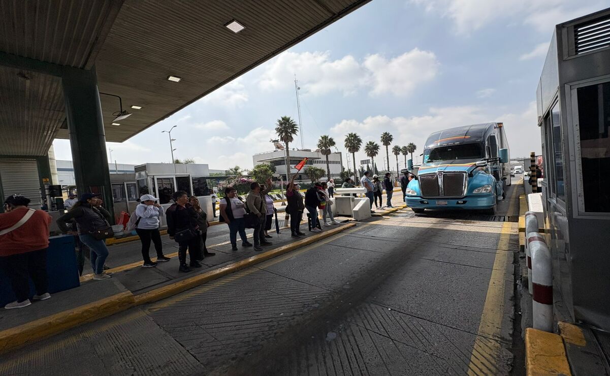 Dan paso libre a los automovilistas / Foto Arturo Contreras