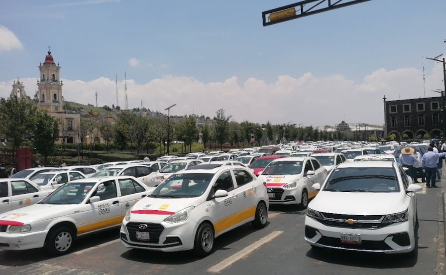 Con protesta, taxistas exigen destitución de autoridades de Movilidad en Santiago Tianguistenco y Toluca