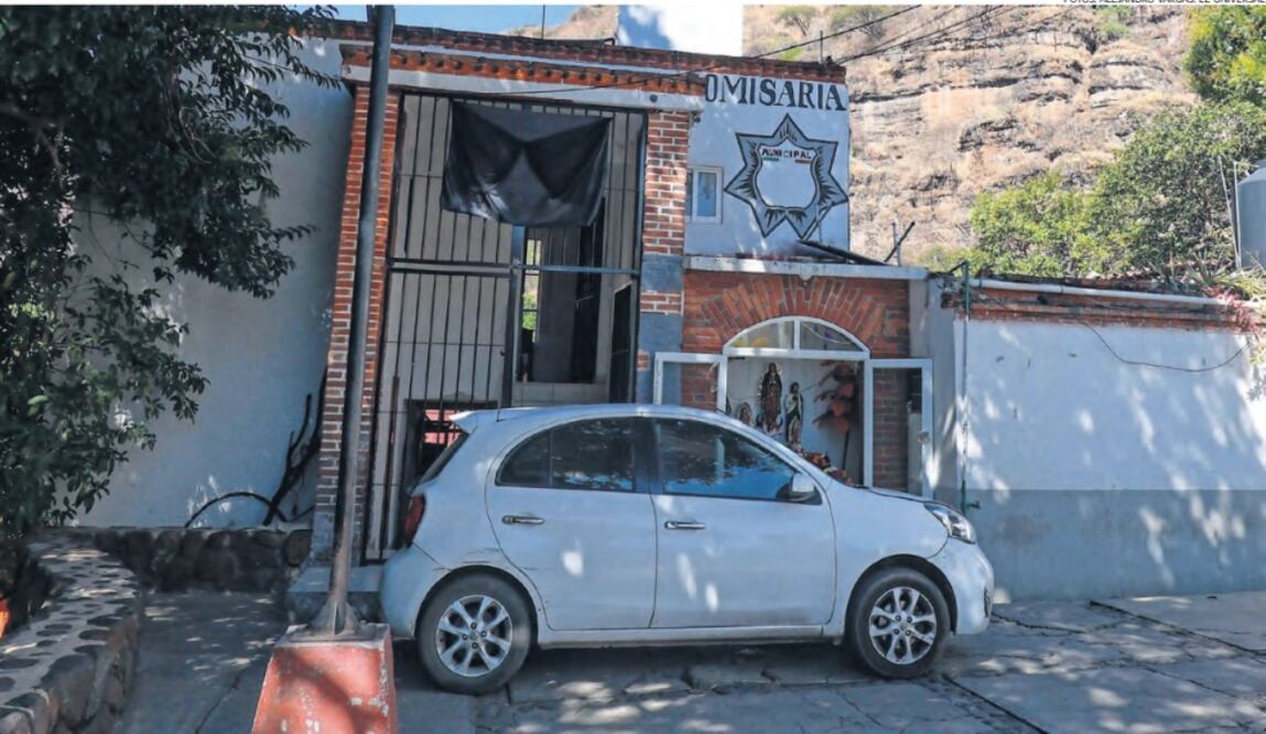 La falta de equipo y armamento adecuado, sumada al temor por las agresiones y la falta de apoyo, hacen que la labor de los policías en Malinalco sea cada vez más riesgosa. Foto Alejandro Vargas