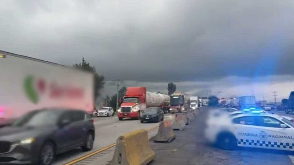 Soyaniquilpan, Méx.- Tras 12 horas de bloqueo, manifestantes retiraron su protesta de la autopista México–Querétaro, donde exigían la localización con vida de Carlos Cornelio Ortega y Cristóbal Govea González, taxistas reportados como desaparecidos.