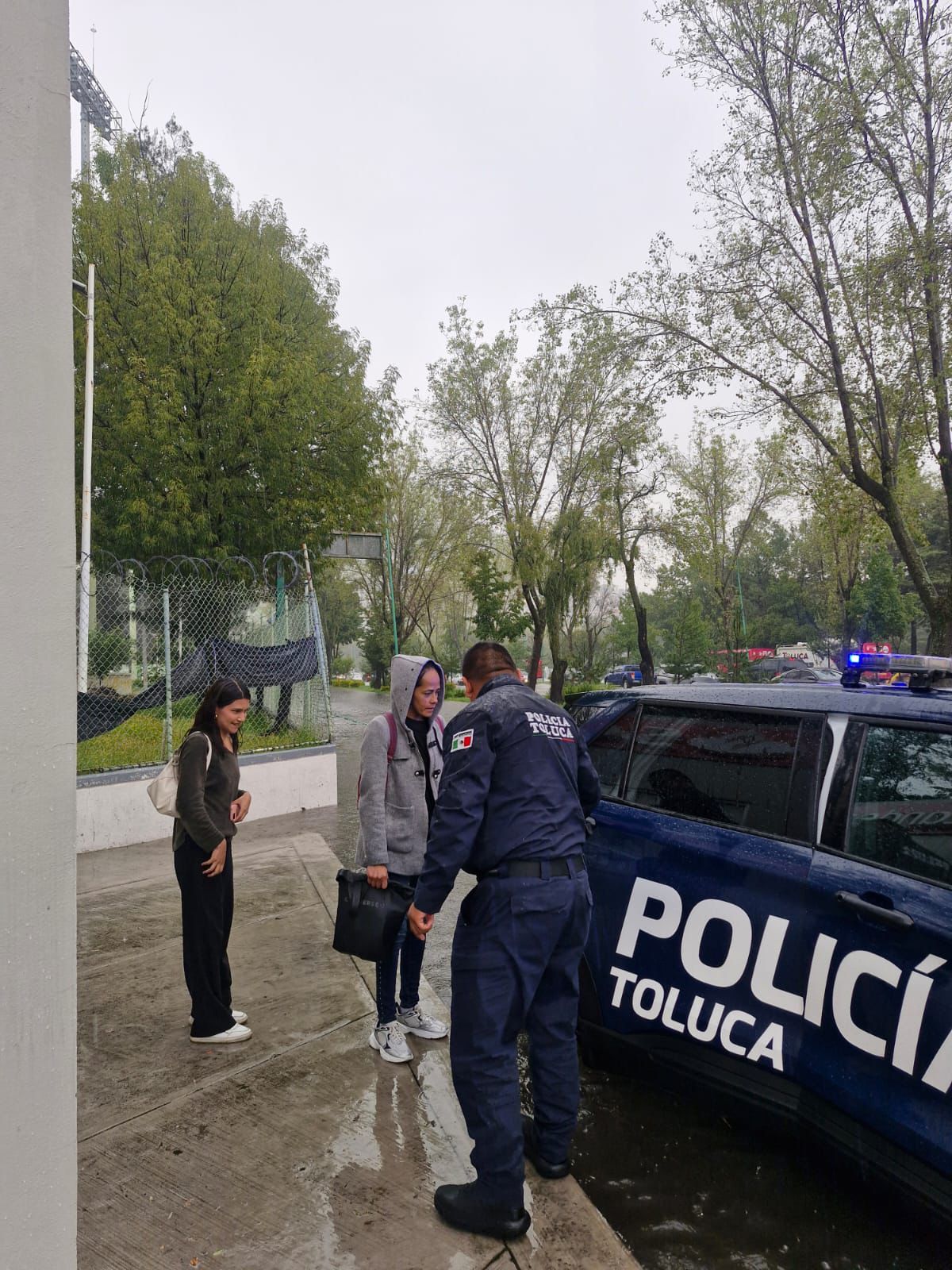 Caos en Toluca: Lluvia impide el paso a estudiantes en Ciudad Universitaria