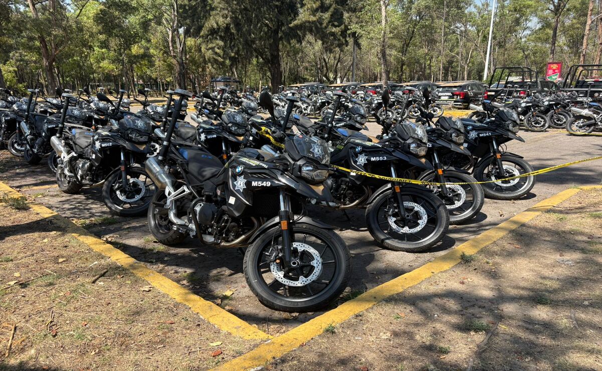 El nuevo parque vehicular destinado a seguridad pública en Naucalpan, lleva más de 15 días sin salir a patrullar. Foto: Especial