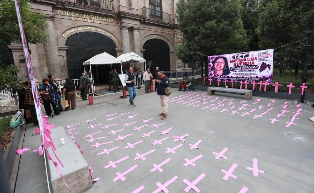Madres de víctimas de feminicidio exigieron condiciones para garantizar el cumplimiento de la Ley Mariana Lima Buendía. Foto Alejandro Vargas/ El Universal