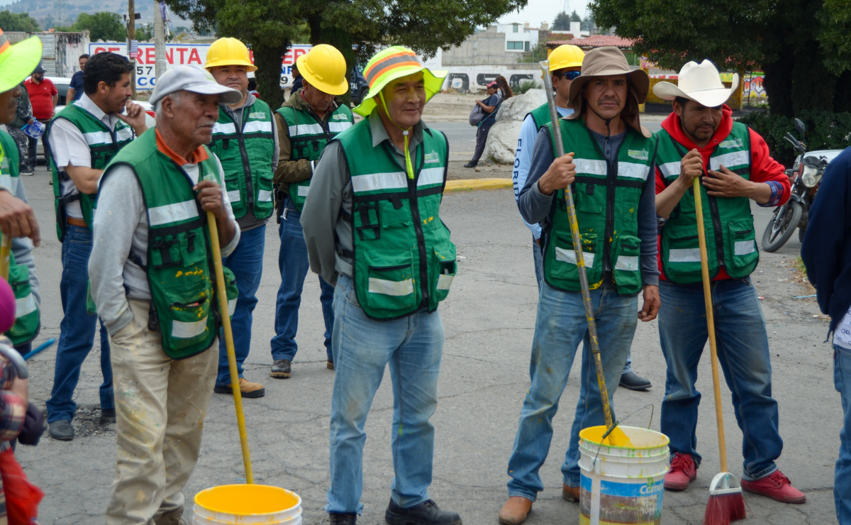 Cuadrillas municipales inician la rehabilitación de Geovillas-El Nevado en Toluca, un compromiso del alcalde Adolfo Solis Gómez para dignificar el entorno urbano. Foto: Especial