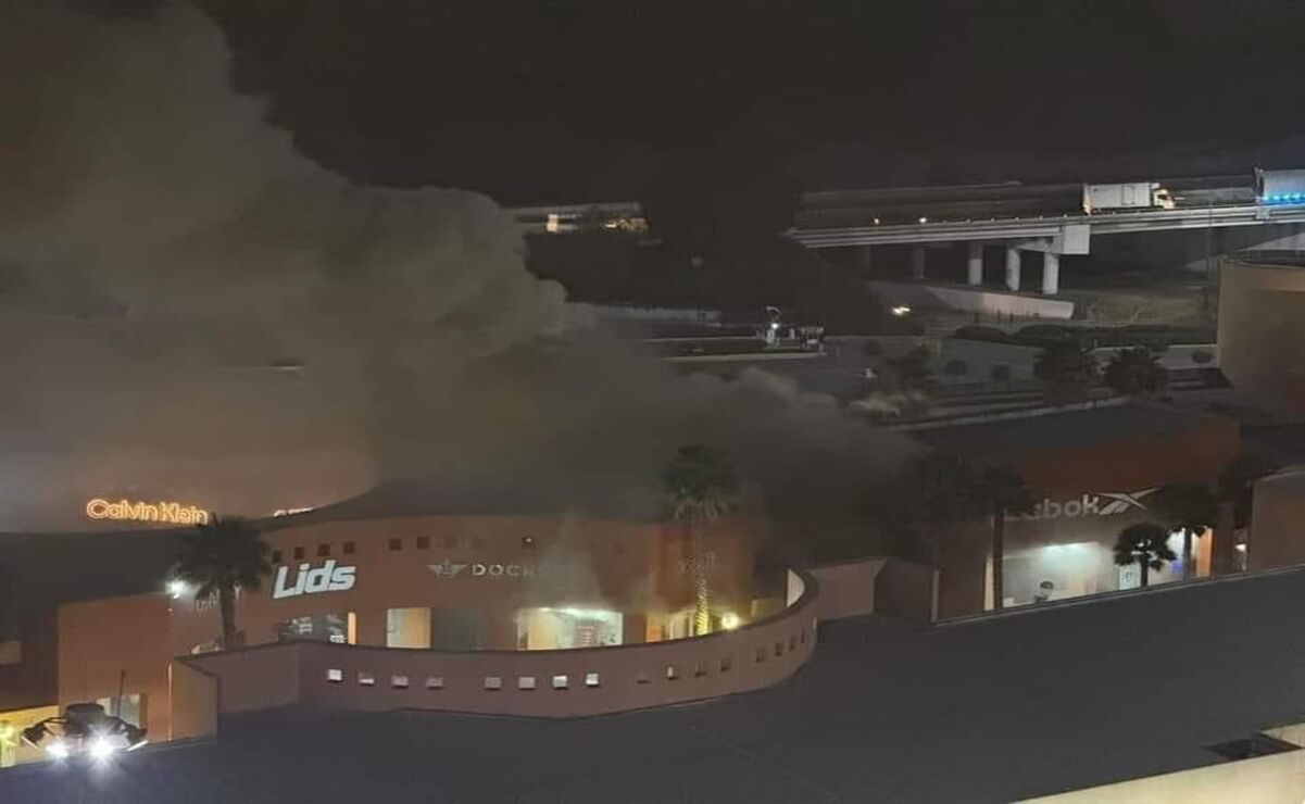 Se registró un incendio en los Outlets Punta Norte de Cuautitlán Izcalli. Foto: Especial.