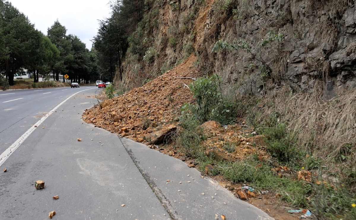 Las lluvias provocan una caída del 60% en ventas, y comerciantes señalan a la construcción de la autopista como factor que dificulta el desagüe. Foto: Sergio García