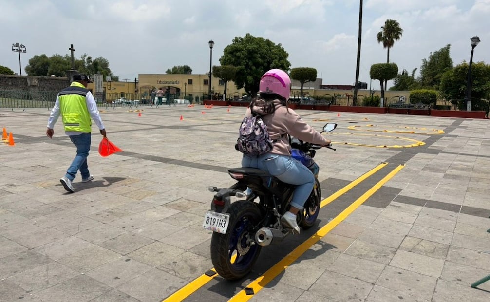 Los conductores interesados deberán aprobar un examen de certificación para poder obtener su licencia de conducir. Foto Especial