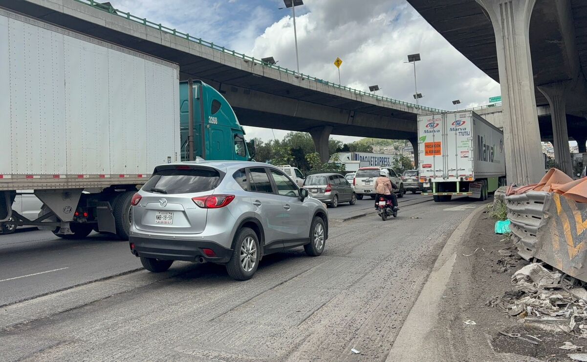 La Junta Local de Caminos del gobierno del Estado de México anunció este martes trabajos nocturnos de bacheo / Foto Arturo Hernández