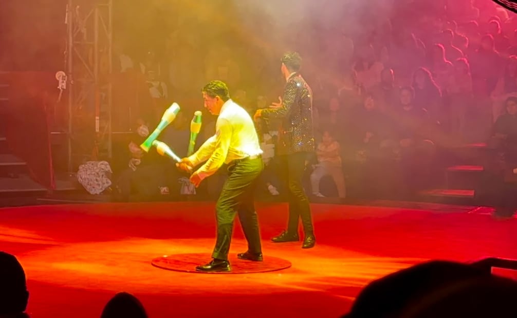 Instalada frente a Galerías Metepec, la carpa de Vie de Cirque ofrece una experiencia cercana y visibilidad perfecta desde cualquier localidad. Foto Abigail Alcántara / El Universal