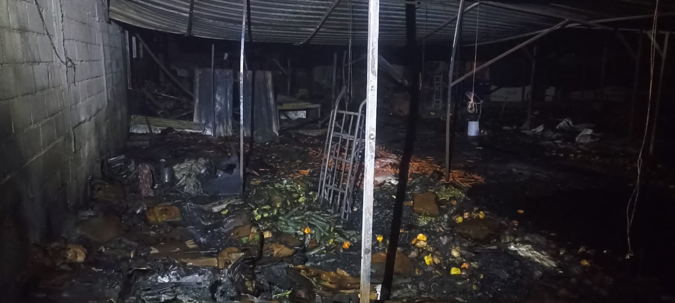 El área afectada en la Central de Abasto de Ixtapaluca alcanzó los 4 mil metros cuadrados. Foto. Especial.