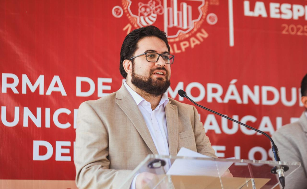 El alcalde Isaac Montoya firma un acuerdo con la Embajada de los Países Bajos para sanear el Río Hondo y garantizar el acceso al agua en Naucalpan Foto: Especial