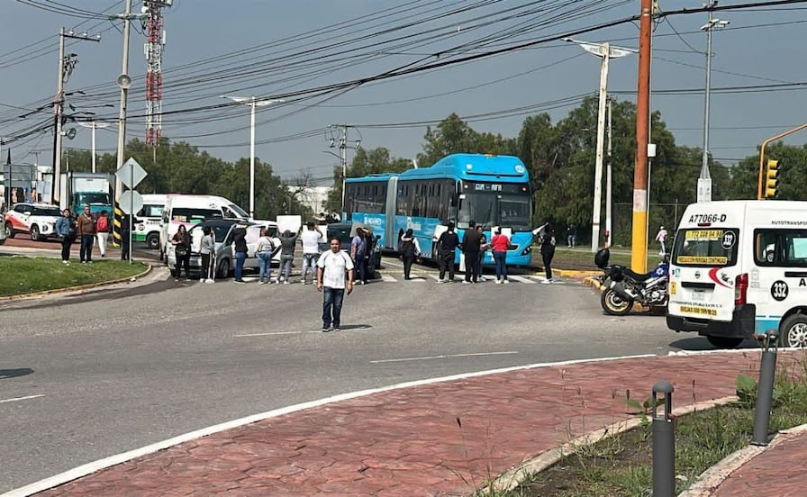 ¡Sin agua y sin paso! Bloqueos en Tecámac e Izcalli afectan vialidades y el Mexibús