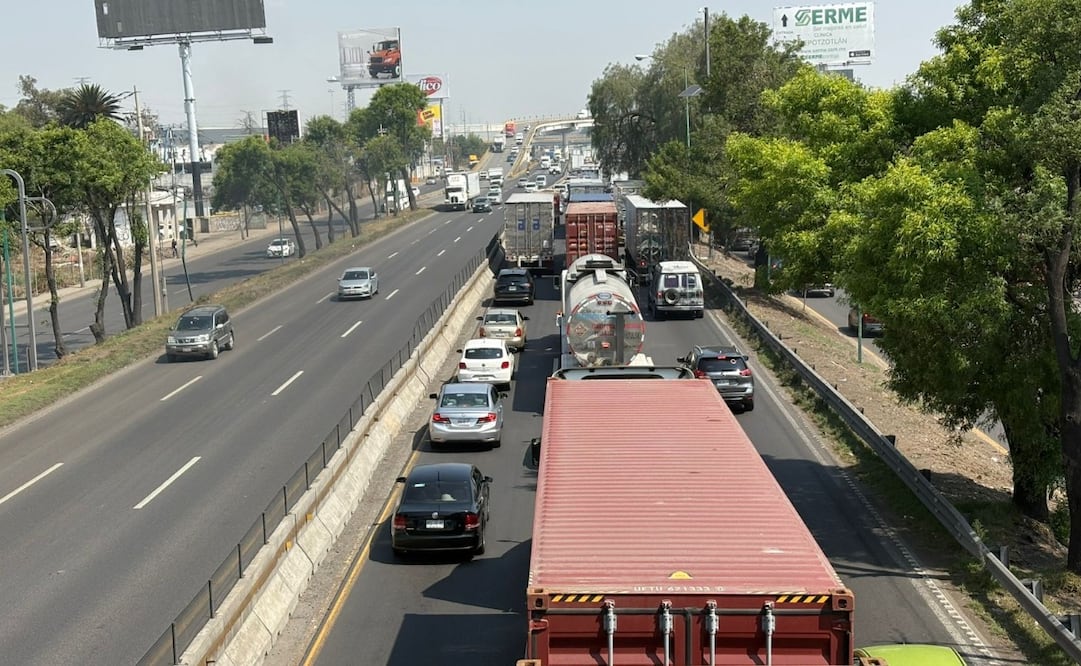 Los carriles centrales y laterales registran tránsito pesado con dirección a la caseta de Tepotzotlán. Foto. Especial