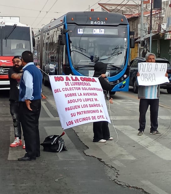 Las autoridades municipales y estatales dialogan con los manifestantes para buscar una salida al conflicto. Foto: especial