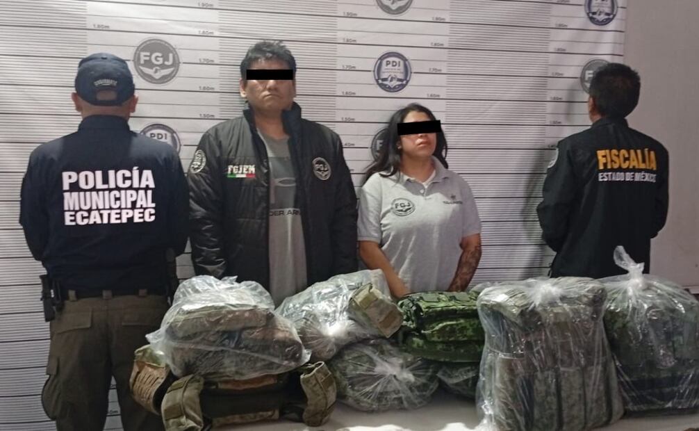 Los detenidos y los objetos asegurados fueron puestos a disposición de las autoridades por delitos contra la salud y uso indebido de insignias. Foto Especial