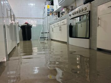 Continúan bajo el agua calles y casas de tres colonias en Nezahualcóyotl