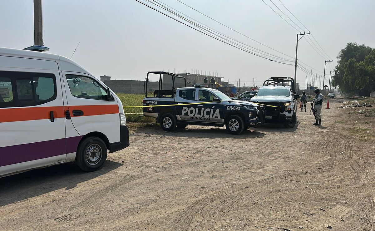 Los dos cuerpos envueltos en cobijas fueron abandonados en la comunidad de San Lucas Amalinalco, Chalco. Foto: Especial