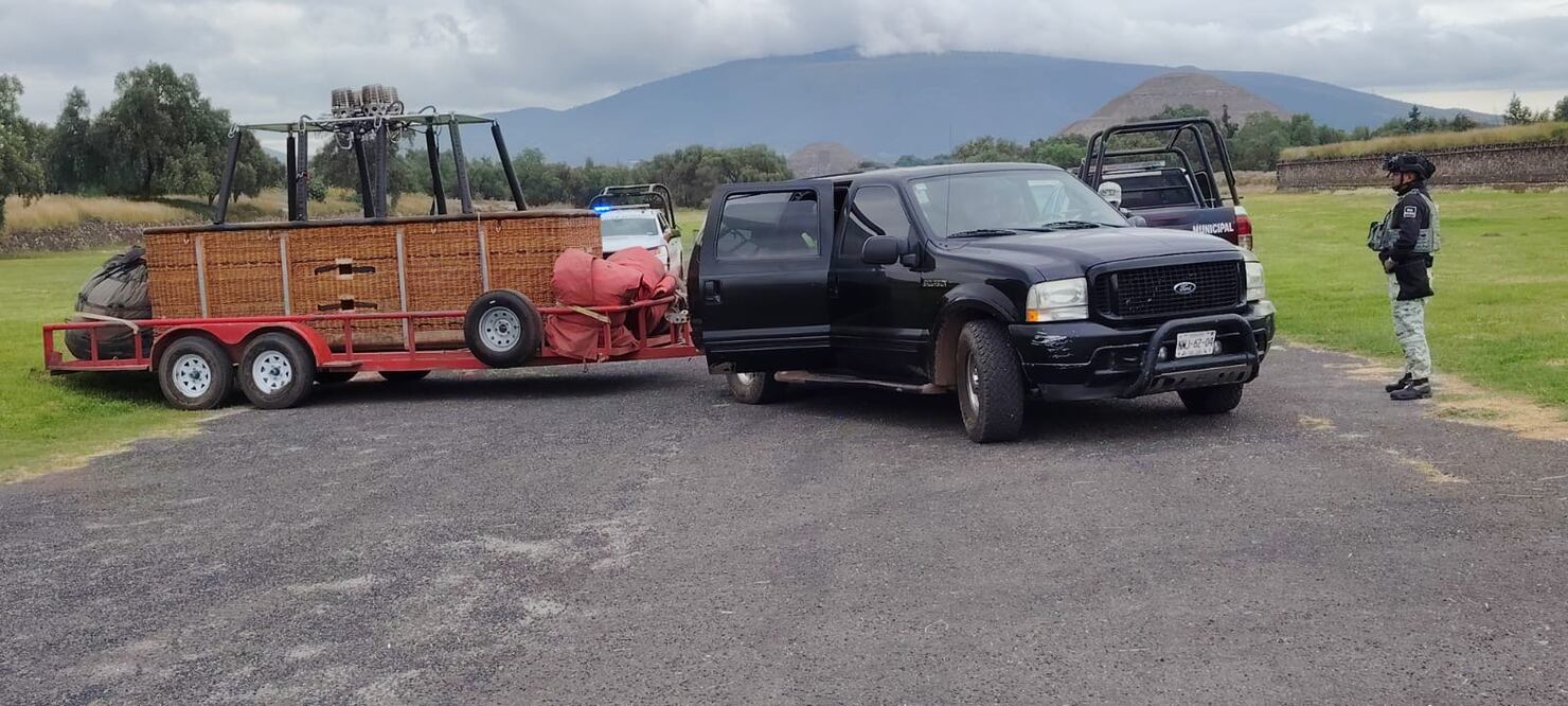 Aterriza globo aerostático en Teotihuacán
Un globo aerostático tuvo un aterrizaje forzoso esta mañana en la zona arqueológica de Teotihuacán, sin dejar personas heridas