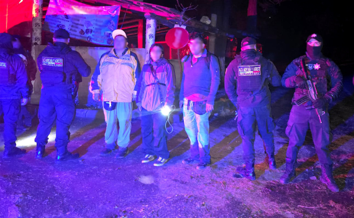 Tras separarse de su grupo, tres senderistas fueron rescatados ilesos en el Iztaccíhuatl, gracias a la rápida acción de las autoridades. Foto: Especial
