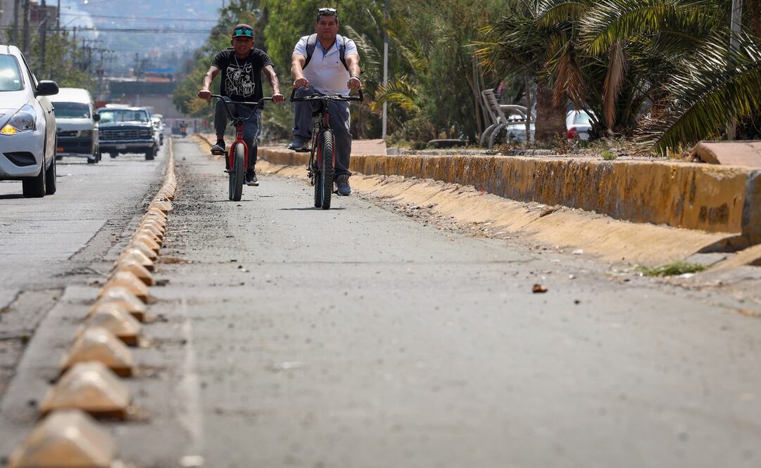 La ciclovía Ecatepec- Nezahualcóyotl  fue inaugurada en 2015 y actualmente luce en pésimas condiciones. Foto: Luis Camacho | El Universal Estado de México